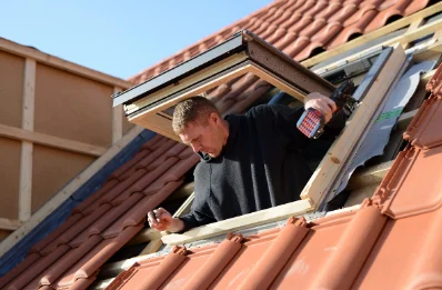 Pose de fenêtres de toit Velux à Montferrer